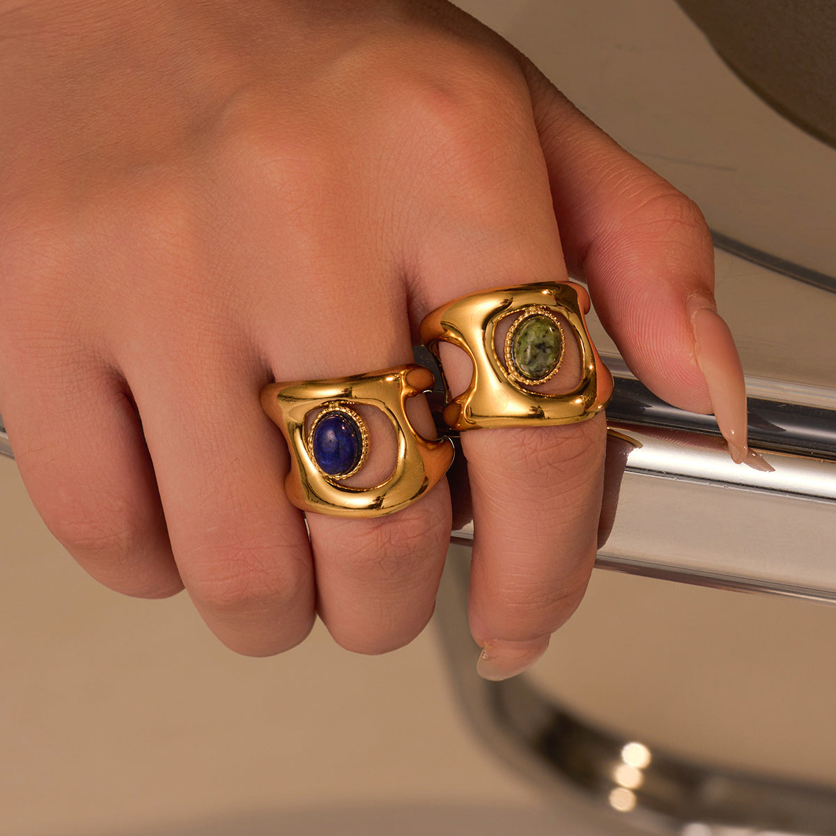 Anillo abierto de acero inoxidable con forma geométrica irregular y diseño calado estilo francés vintage para mujer con acabado chapado