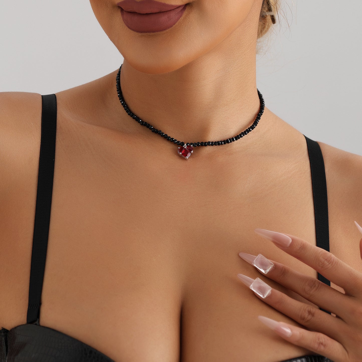 Fashionable Red Heart Zircon Pendant Necklace for Women with Electroplated Alloy and Black Crystal Beads on Clavicle Chain