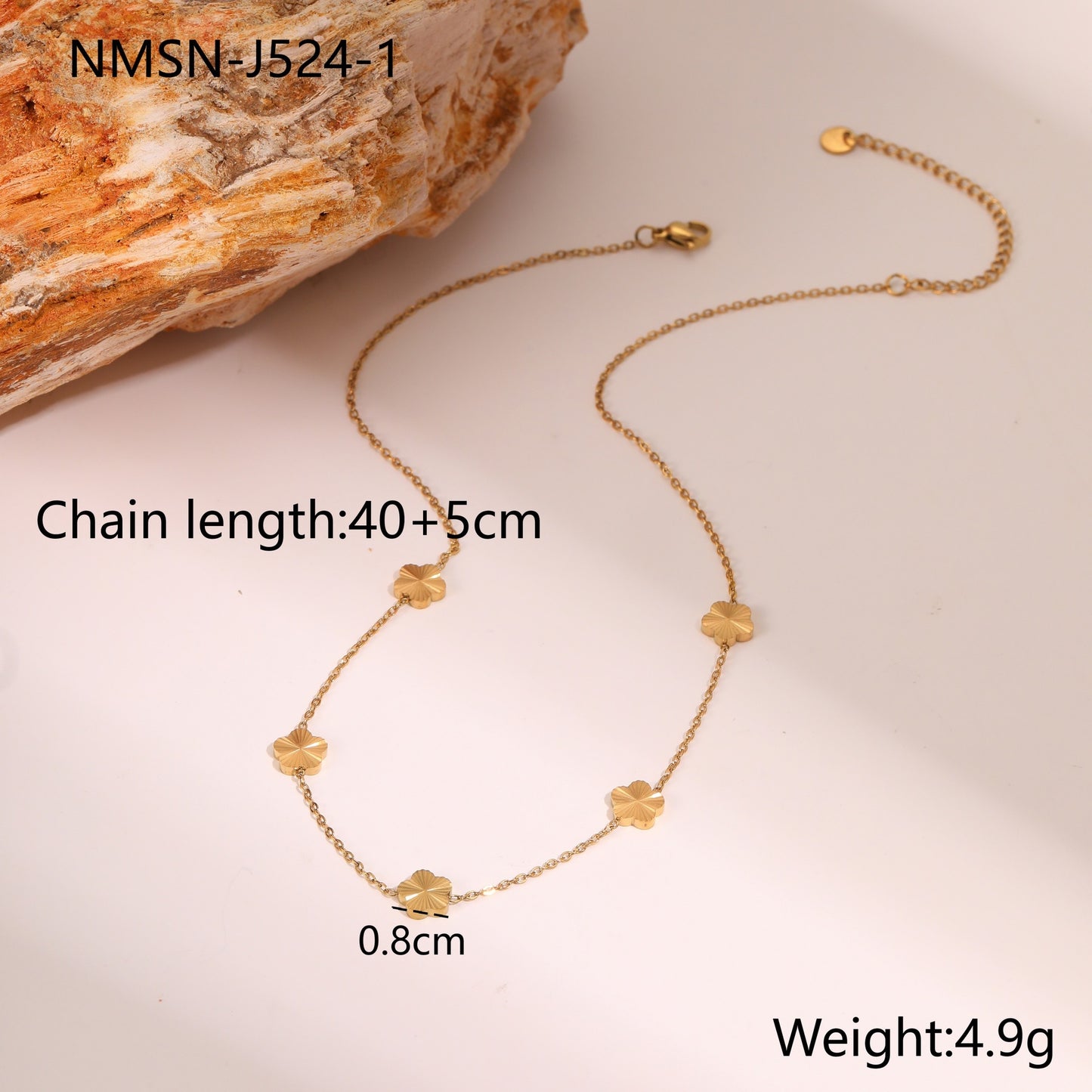 Elegante collar minimalista de acero inoxidable con flor de cinco pétalos y chapado en oro para mujer