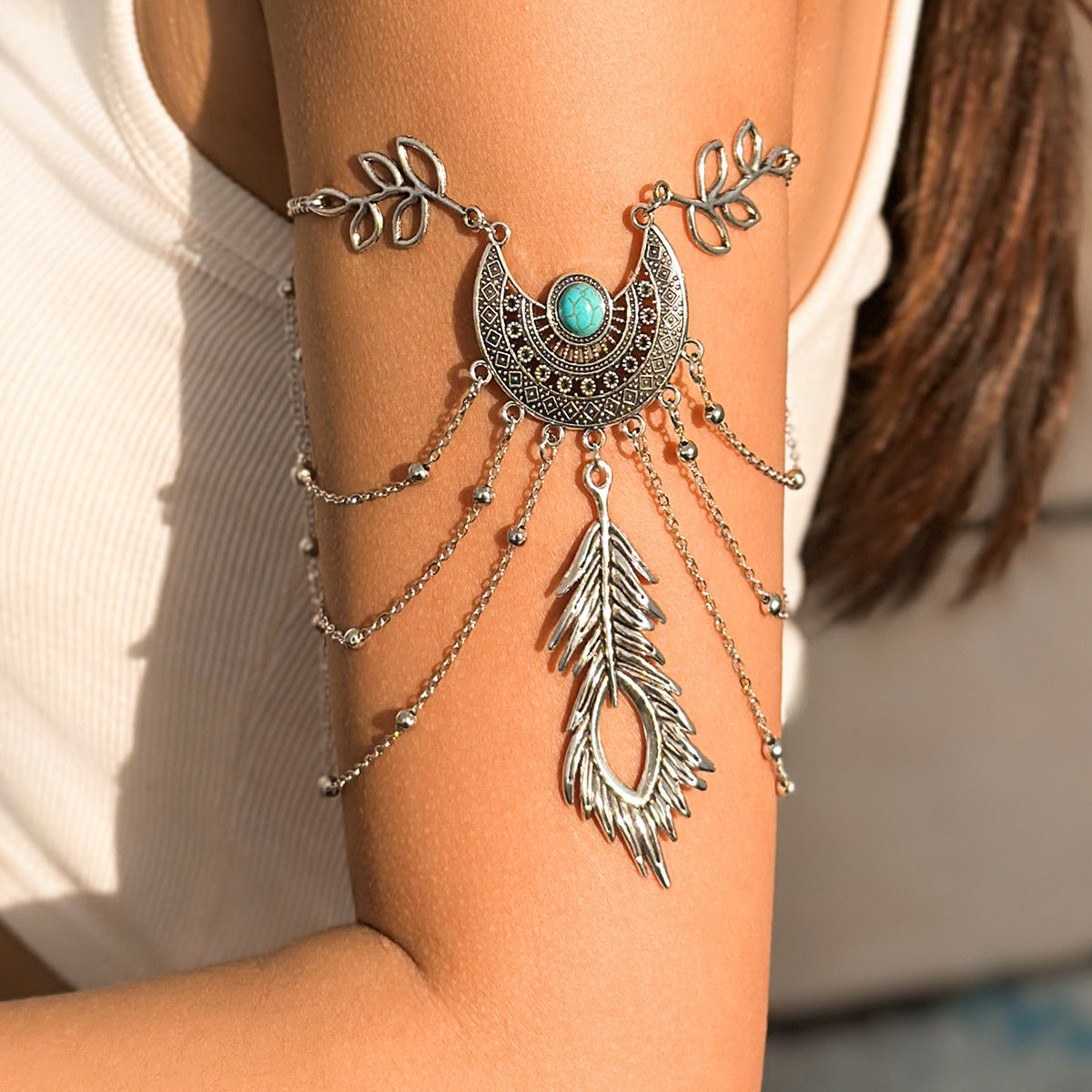 Bracciale rigido da donna bohémien turchese con nappe e fascia in metallo regolabile con finitura placcata