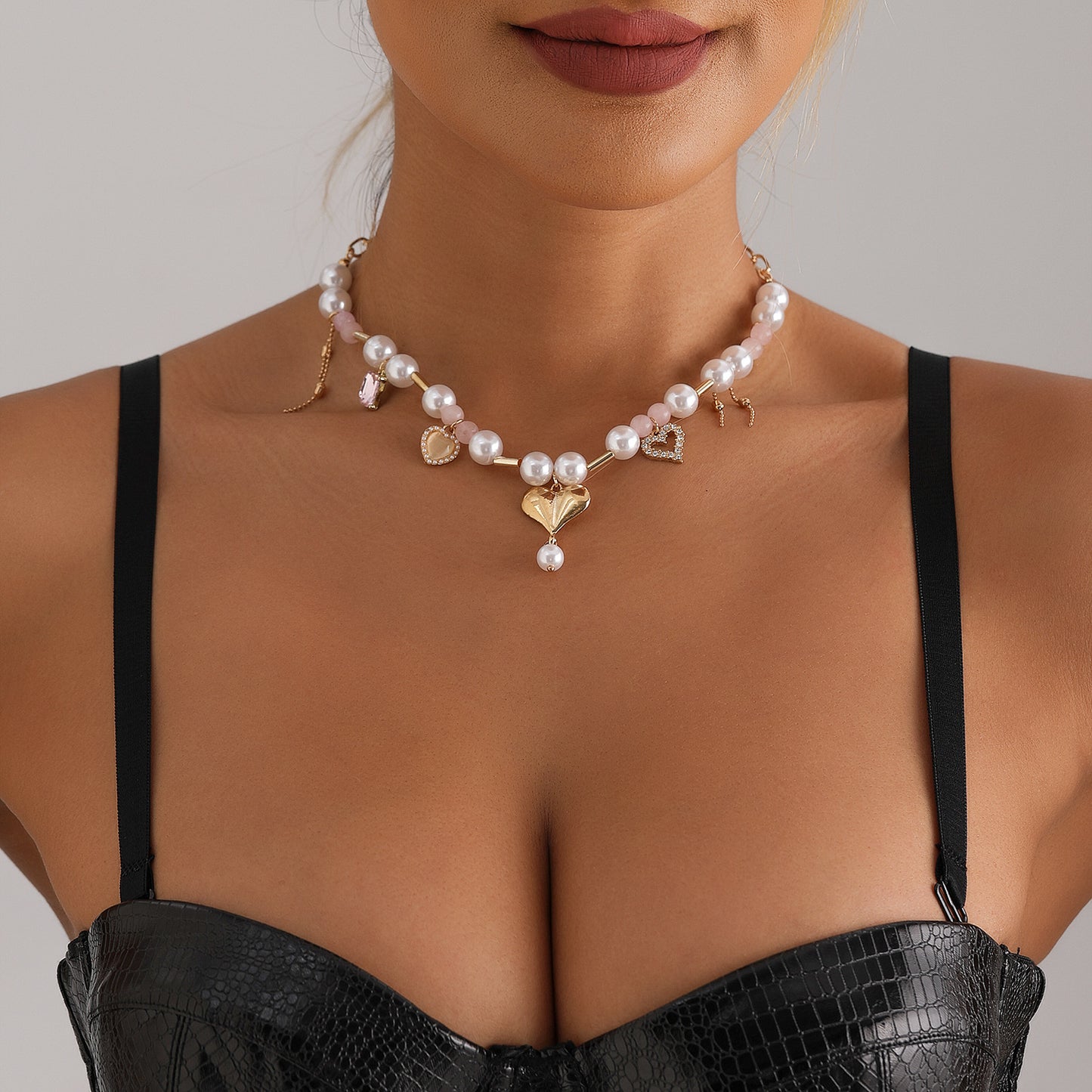 Fashionable Heart-Shaped Alloy Pendant Necklace with Plated Finish for Women Clavicle Chain