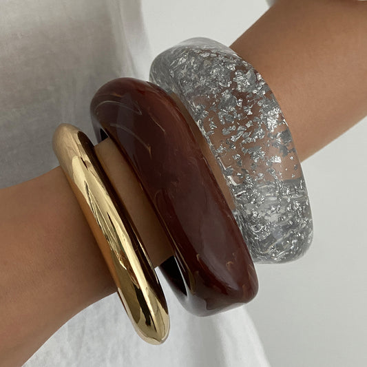 Pulsera de resorte de metal pulido semitransparente irregular geométrica para mujer con acabado chapado