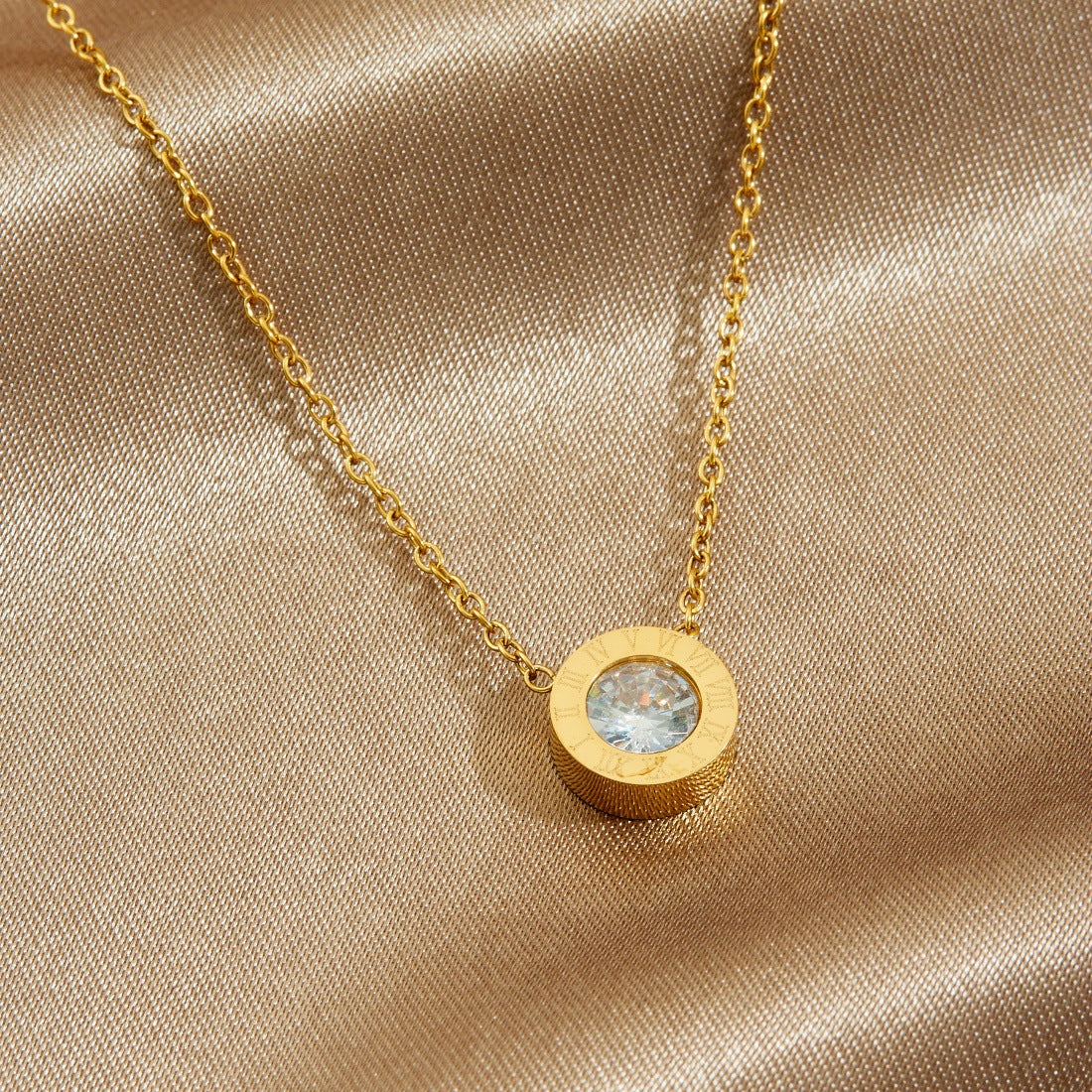 Minimalist Round Geometric Rhinestone Inlay Stainless Steel Gold Plated Pendant Necklace for Women