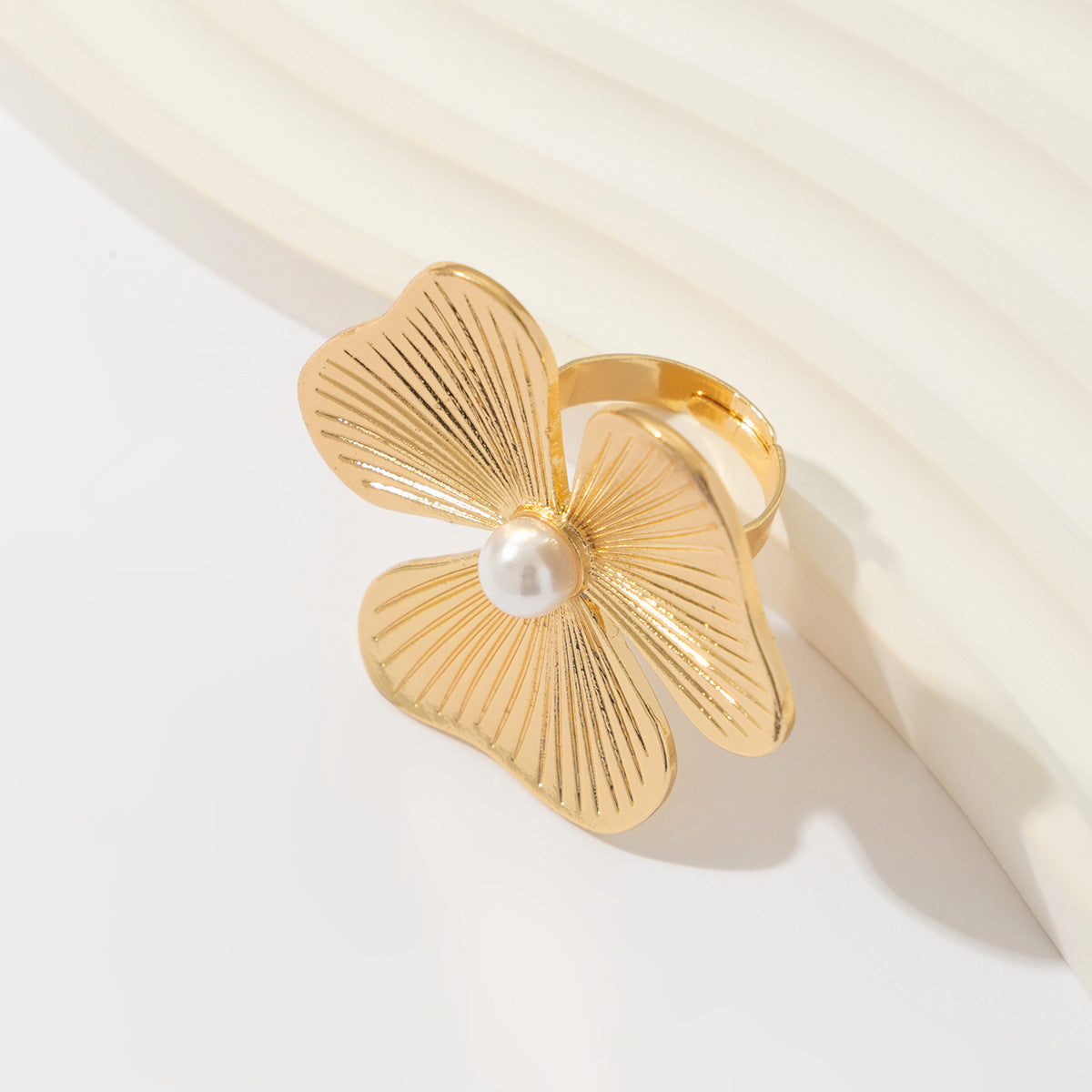 Bohemian Sweet Hollow Round Floral Zinc Alloy Plated Ring Set with Pearl Inlay for Women