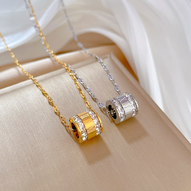 Collana minimalista con pendente geometrico in zircone in acciaio al titanio per uomo e donna, stile locket, catena clavicola