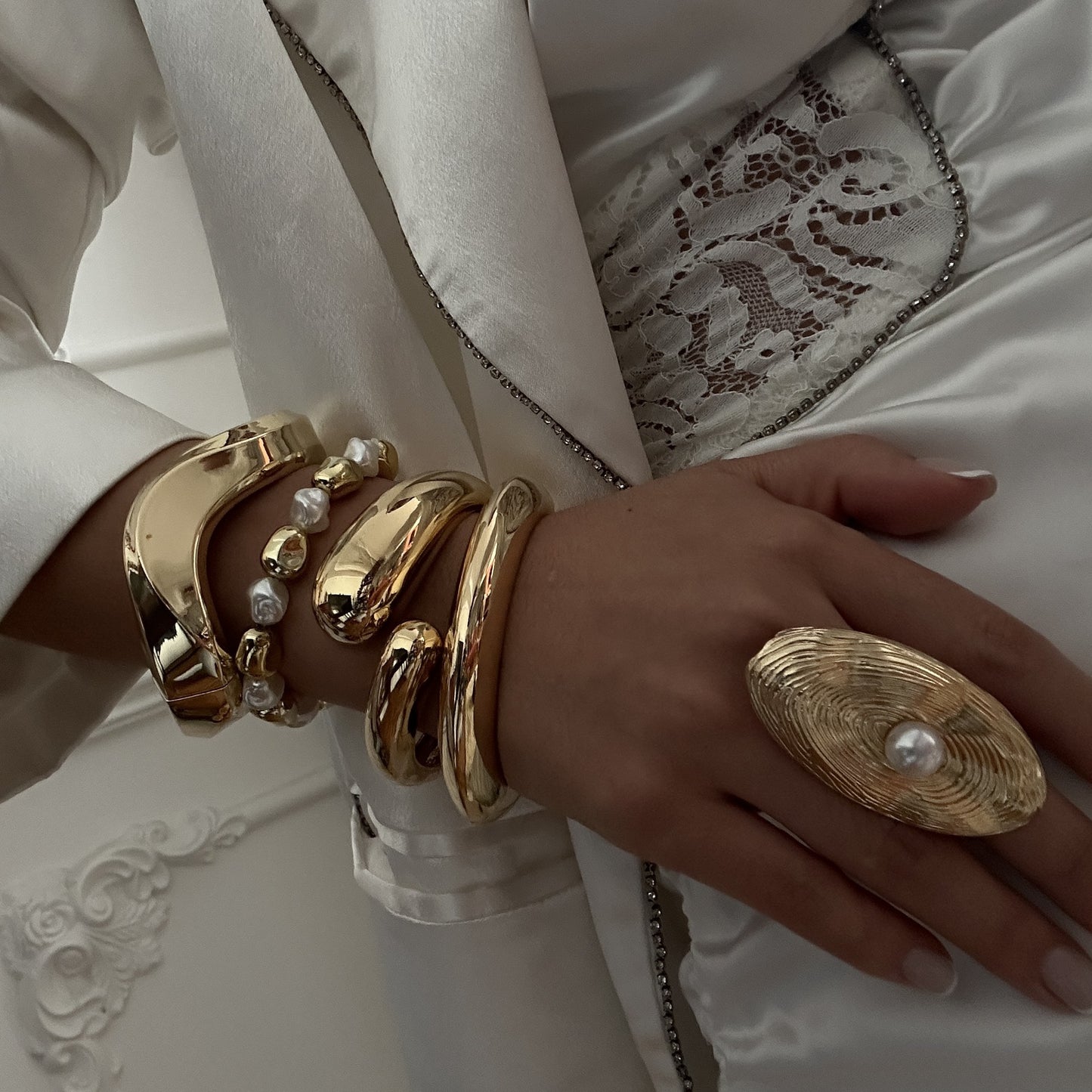 Fashion Geometric Teardrop Hollow Wrap Alloy Plated Cuff Bracelet and Ring Set