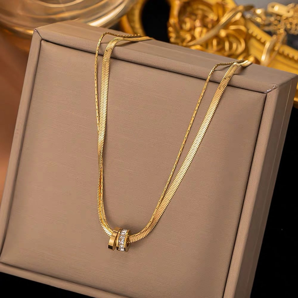 Collana minimalistica con ciondolo a forma di fiore in acciaio al titanio, delicata, per uomo e donna