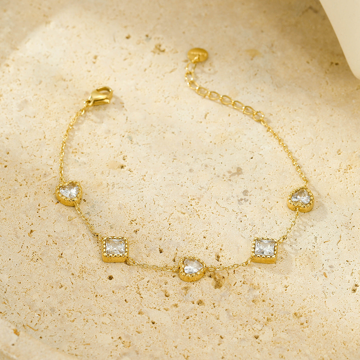 Fashionable Women's Heart-Shaped 18K Gold-Plated Titanium Steel Bracelet with Minimalist Geometric Design