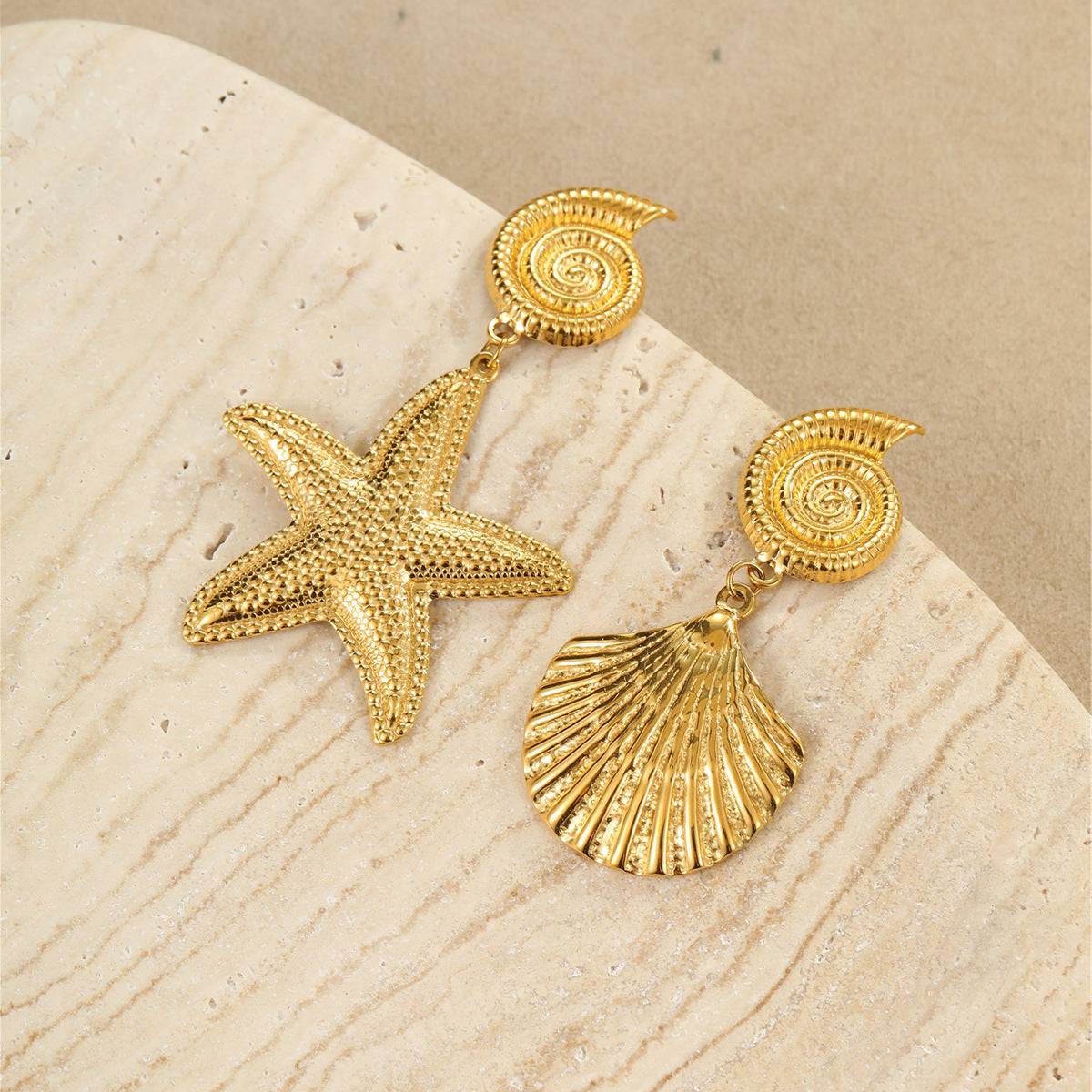 Orecchini da donna alla moda in acciaio inossidabile a forma di stella con motivi di conchiglie e stelle marine, stile vacanza oceanica galvanizzato, gioielli per l'orecchio leggeri di lusso