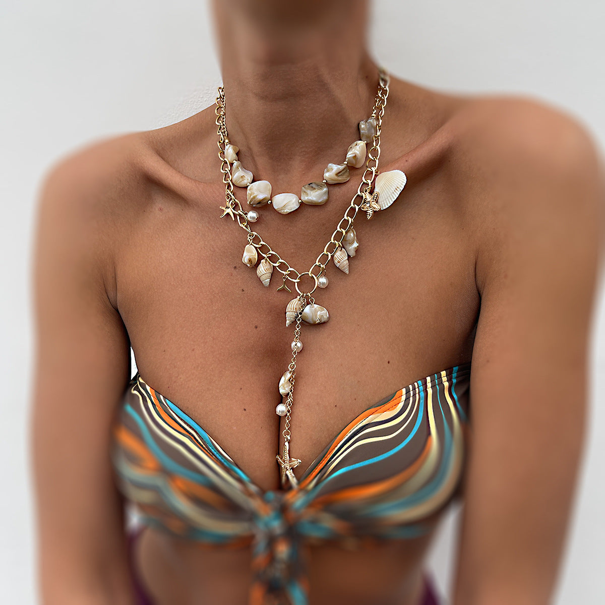 Collana pendente a conchiglia a forma di stella minimalista con leghe e perle sintetiche su catena in ferro e alluminio galvanizzato