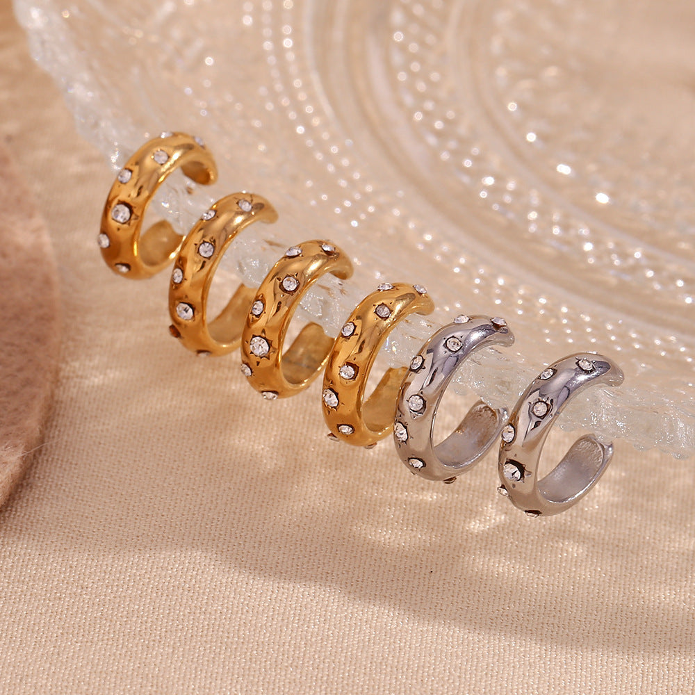 Orecchini a clip in acciaio inossidabile placcato oro 18K a forma di C, dal design geometrico e minimalista, con strass intarsiati, da donna