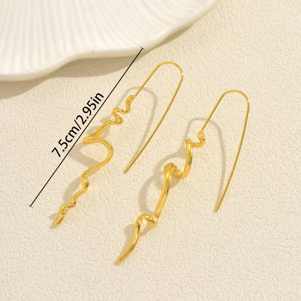 Orecchini Minimalisti Geometrici a Linea Attorcigliata da Donna in Lega di Zinco con Finitura Galvanica, Perni Ipoallergenici in Acciaio Inossidabile