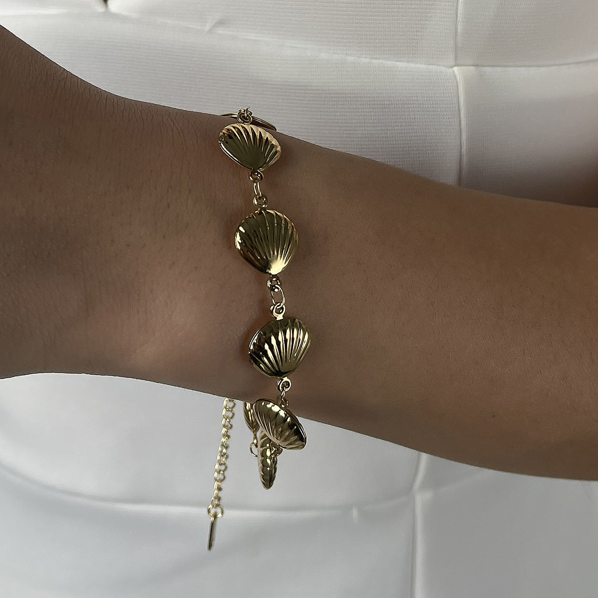 Collana da Donna Minimalista con Cuore Geometrico, Croce, Stella, in Acciaio Inox Placcato Oro 18K