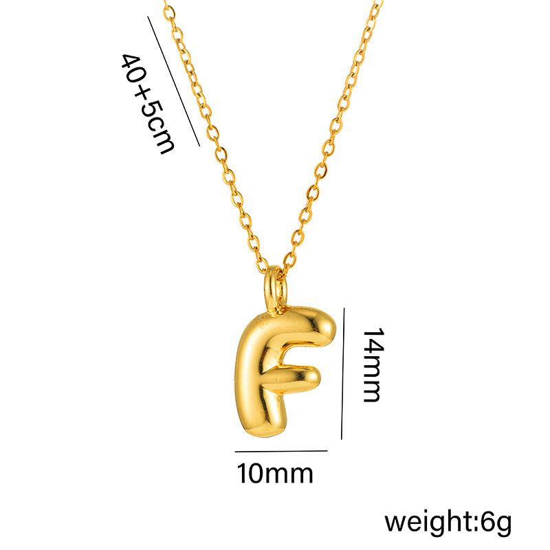 Collar minimalista de acero de titanio chapado en oro de 18 quilates con forma de letra delicada para mujer
