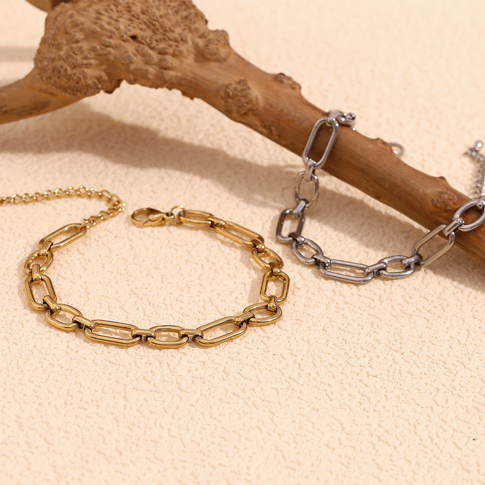 Tobillera minimalista geométrica de acero inoxidable con detalles de imperdibles chapados en oro de 14 quilates para mujer