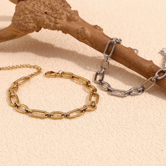 Tobillera minimalista geométrica de acero inoxidable con detalles de imperdibles chapados en oro de 14 quilates para mujer