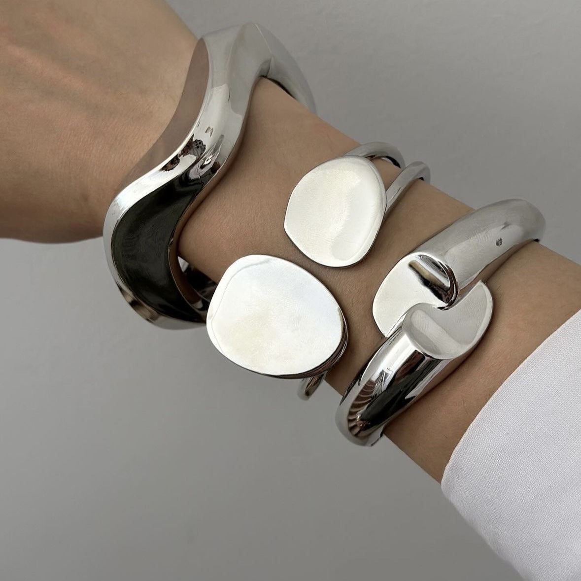 Bracciale rigido in lega placcata, tinta unita, casual di lusso