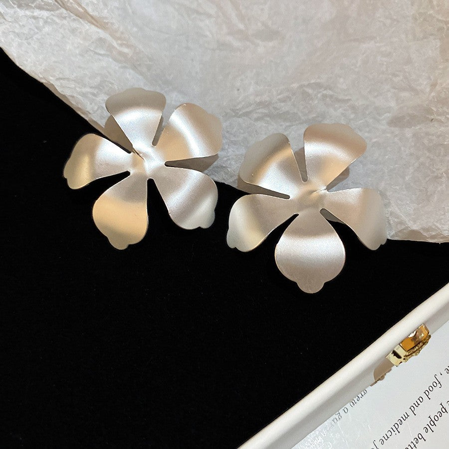 Orecchini a Nappa Geometrici Minimalisti in Metallo Placcato con Perni in Argento Sterling