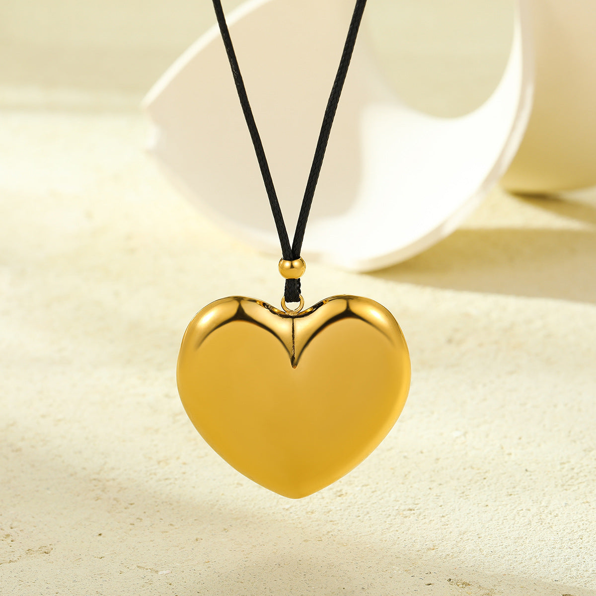 Collar con colgante de corazón de acero inoxidable chapado en oro de 18 quilates de moda para mujer