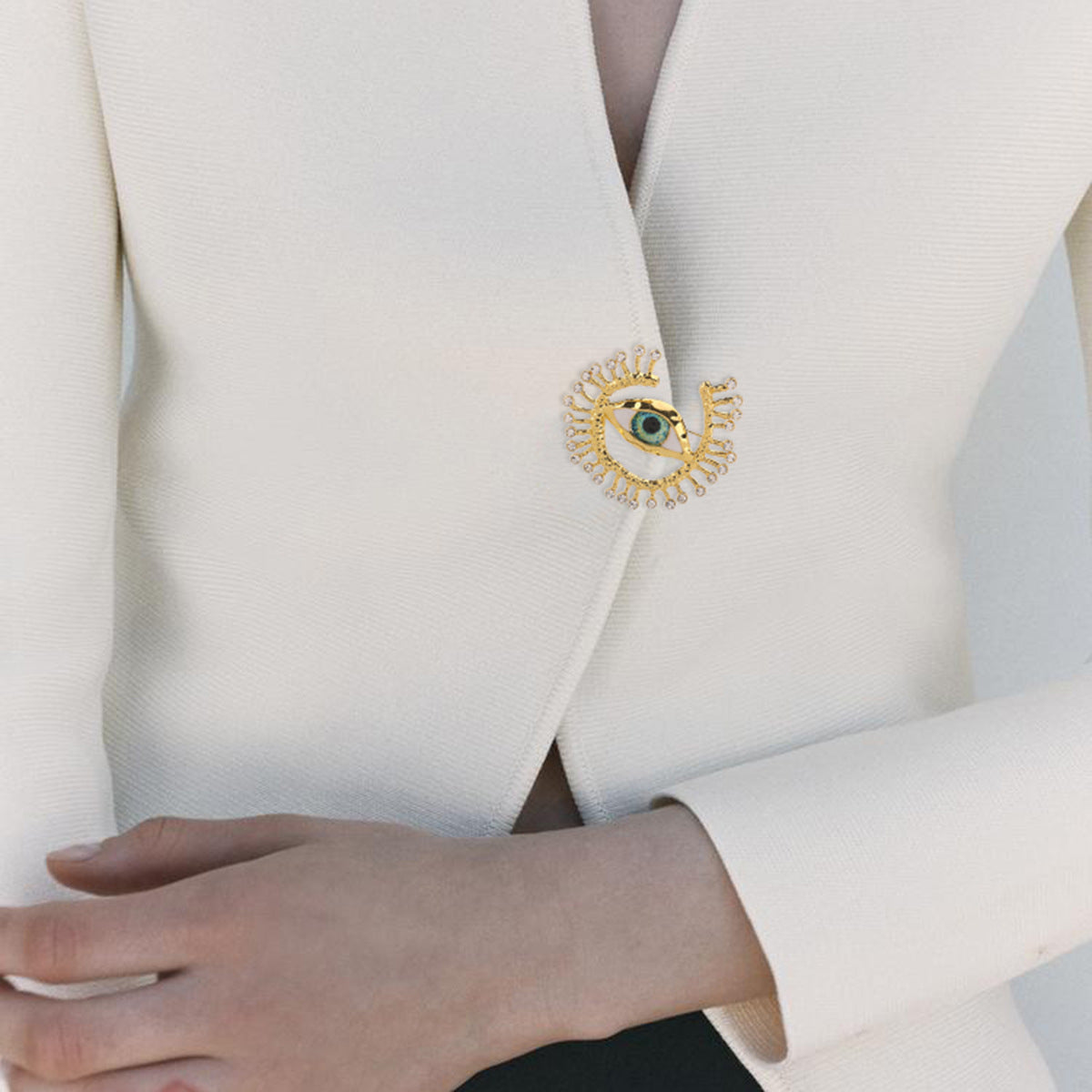 Broche de aleación ojo azul de estilo de personalidad única con incrustaciones de diamantes de imitación para mujer
