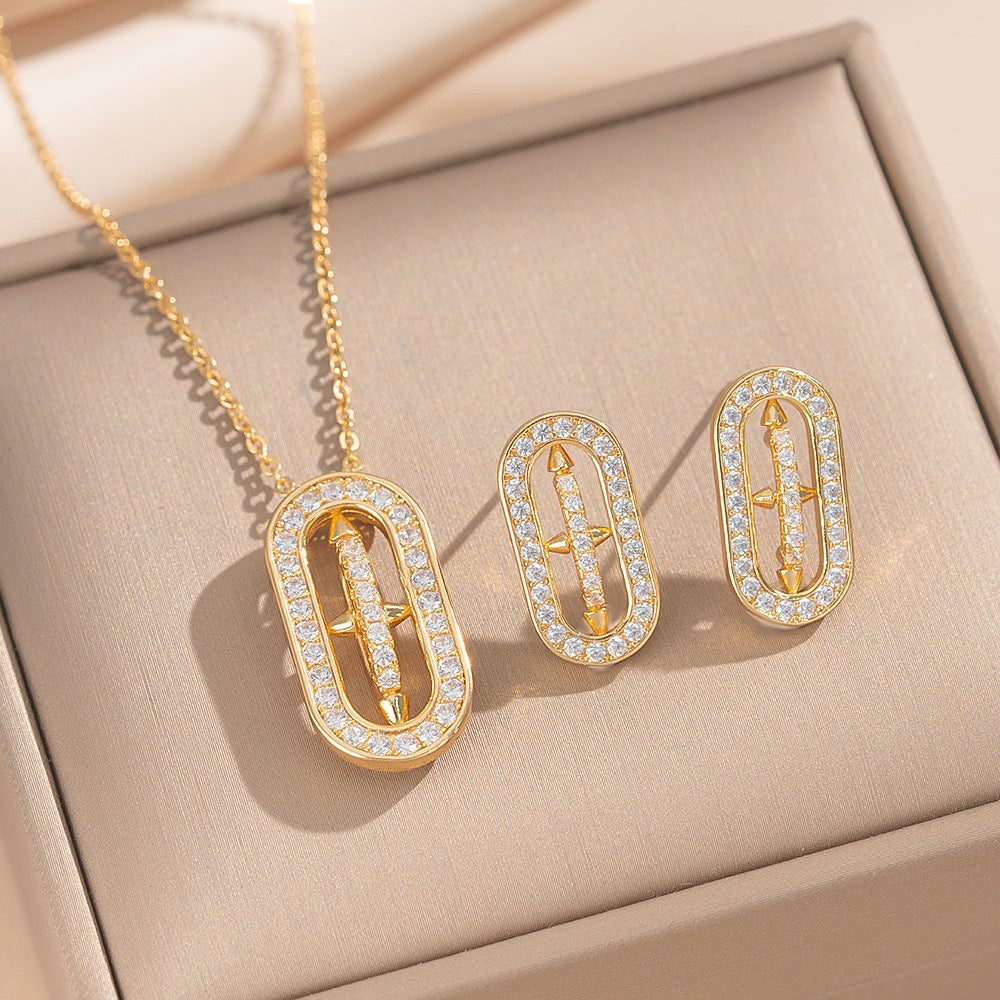 Set di Collana e Orecchini con Ciondolo a Goccia a Cuore Minimalista di Lusso in Acciaio al Titanio con Intarsi di Strass e Placcatura in Oro su Catena a O