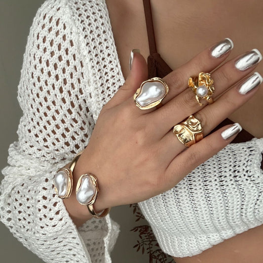 Set de anillos con perlas chapadas de diseño geométrico, minimalista e informal