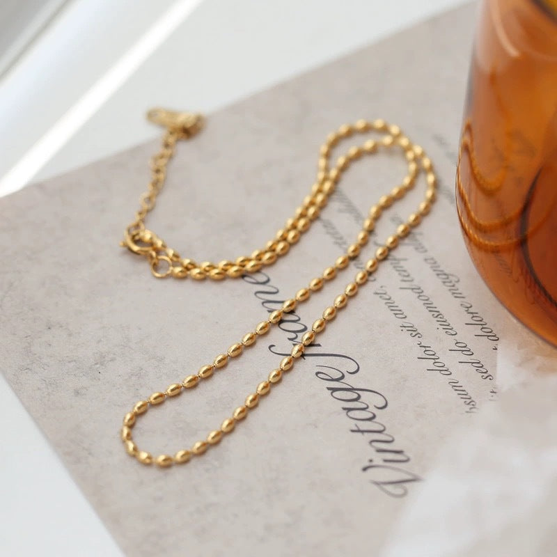 Collana minimalista in acciaio al titanio con perline per uomo e donna con finitura placcata, catena a serpente da indossare a strati o da sola
