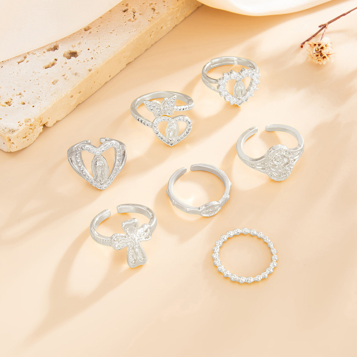 Luxury Hip-hop Hollow Heart Cross Rhinestone Plated Zinc Alloy Ring for Women