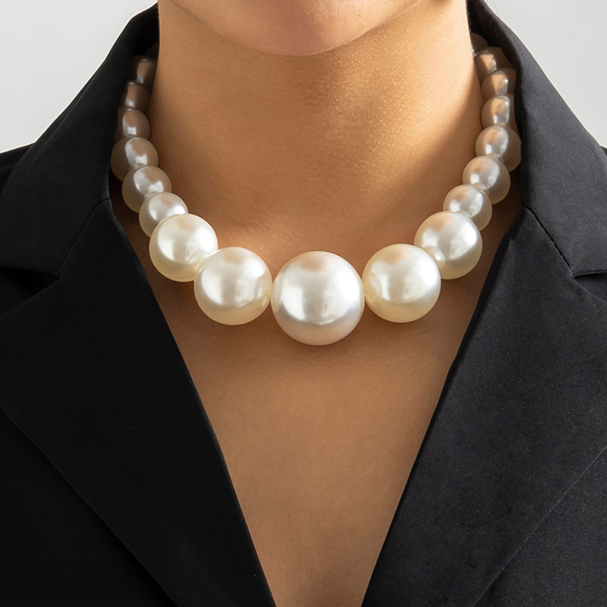 Collana da donna vintage bohémien con catena a sfera di perline in resina con forme geometriche