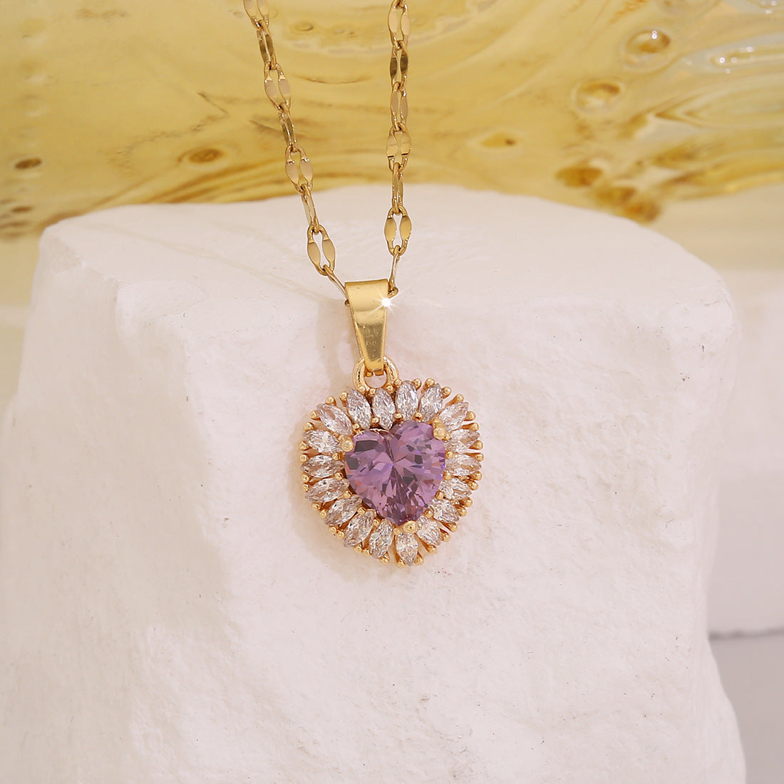 Fashionable Heart-Shaped Zirconia Pendant Necklace in Stainless Steel for Women with Elegant Clavicle Design