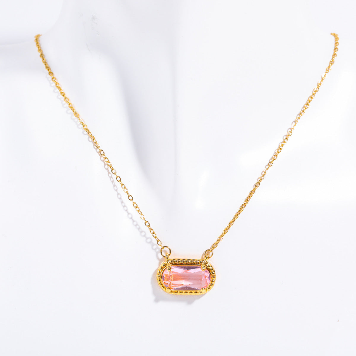 Elegante collana ovale con zircone verde in rame placcato oro da donna