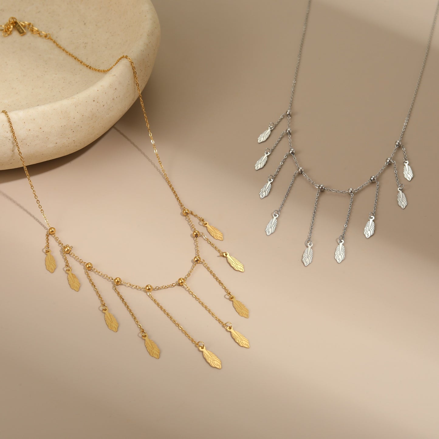 Collana minimalista geometrica in acciaio inossidabile con ciondolo a nappa, placcata oro 18 carati, catena leggera di lusso per donne