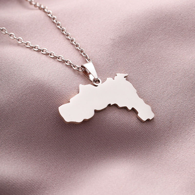Collana con pendente in acciaio al titanio in stile etnico geometrico con catena a O in acciaio inossidabile galvanizzato per unisex