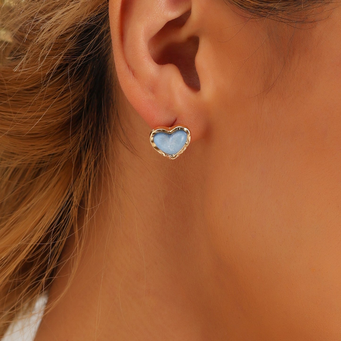 Minimalist Heart-Shaped Electroplated Metal Stud Earrings for Women with Cute and Elegant Aesthetic