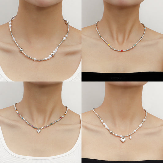 Collana con ciondolo a cuore in lega intrecciata a mano con perline grigie e finitura placcata per donna