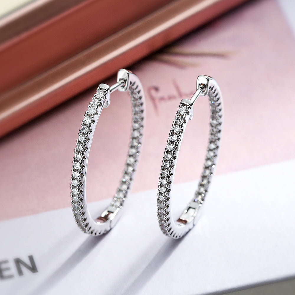 Orecchini a cerchio ovali minimalistici da donna in ottone con placcatura in oro vero e intarsio in zircone