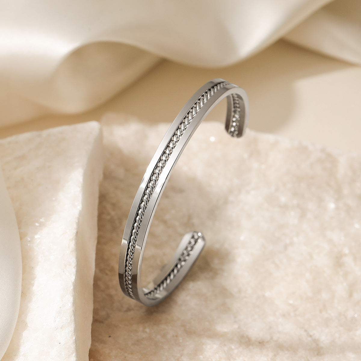 Bracciale vintage a polsino aperto irregolare placcato oro 18 carati in acciaio inossidabile da donna