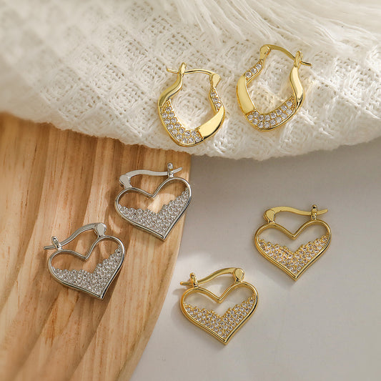 Pendientes minimalistas de cobre con forma de corazón bañados en oro y circonitas micropavé para mujer