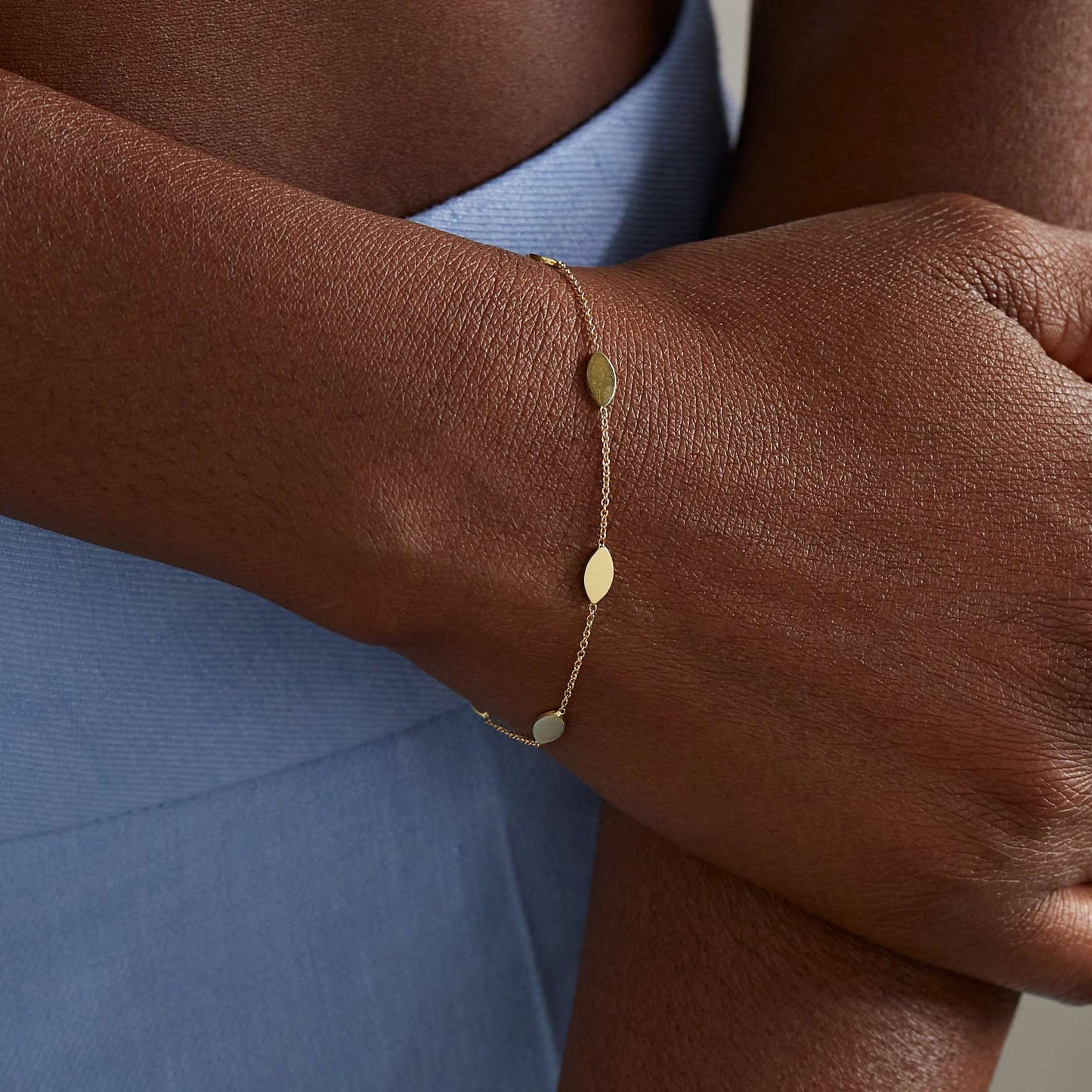 Bracciale di lusso geometrico in acciaio inossidabile placcato oro 18 carati da donna, alla moda per il pendolarismo, con maglie ovali