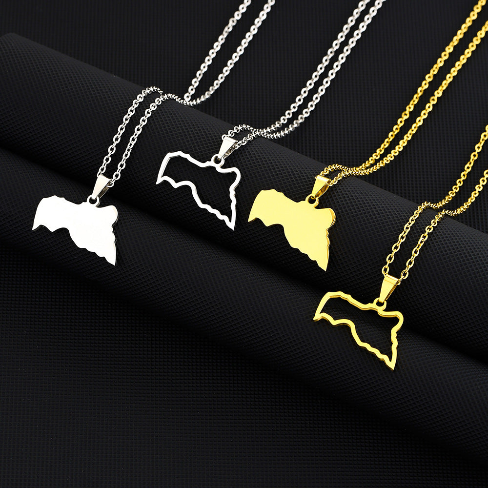 Collana con pendente etnico geometrico in acciaio inossidabile con charm in acciaio al titanio e finitura placcata su catena a O