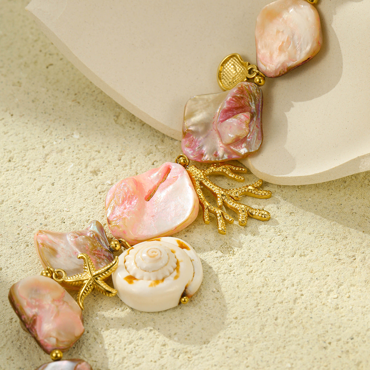 Collana con Pendente Minimalista in Acciaio Inossidabile per Donna, Ispirata alla Spiaggia, con Design a Corallo Rosa e Conchiglia