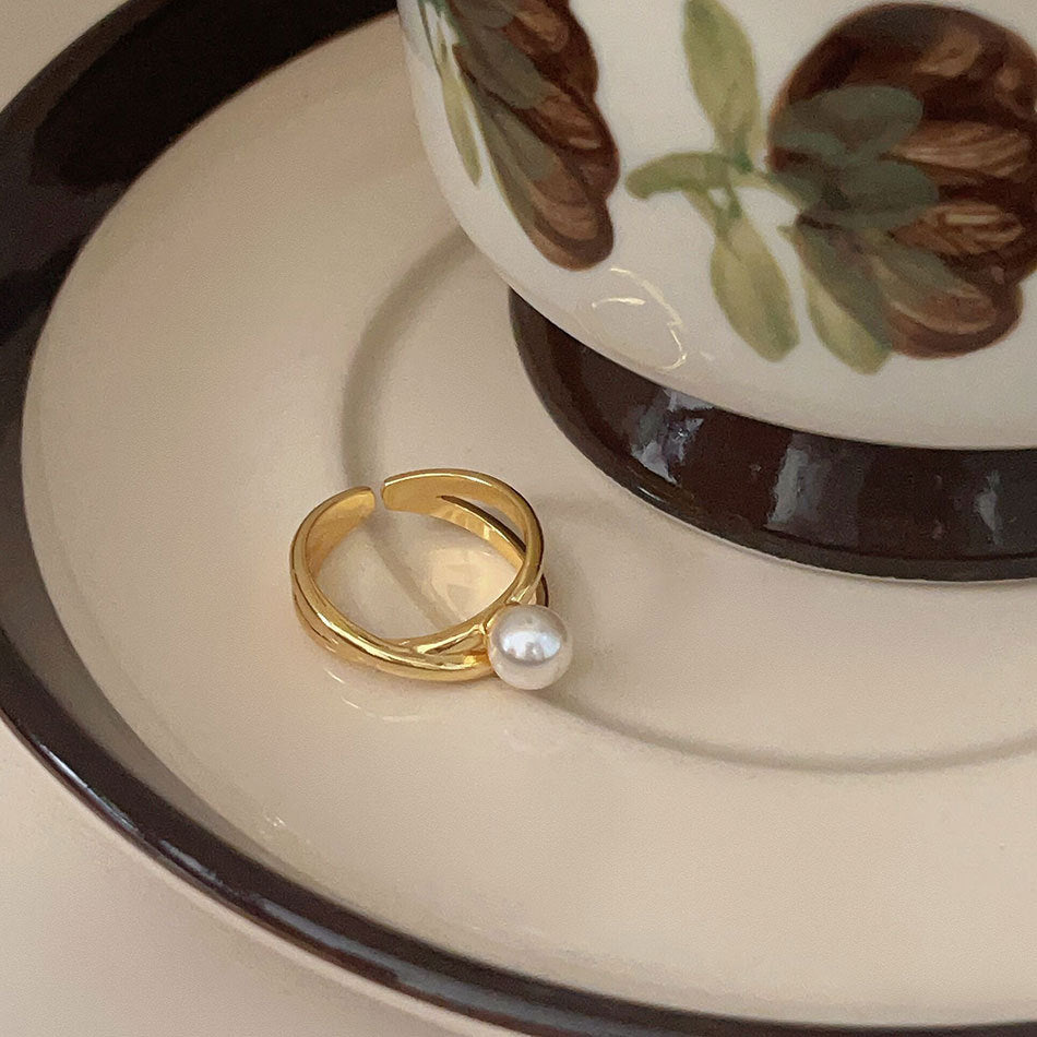 Anillo minimalista de plata de ley 925 con forma de corazón y acento cuadrado biselado para mujer