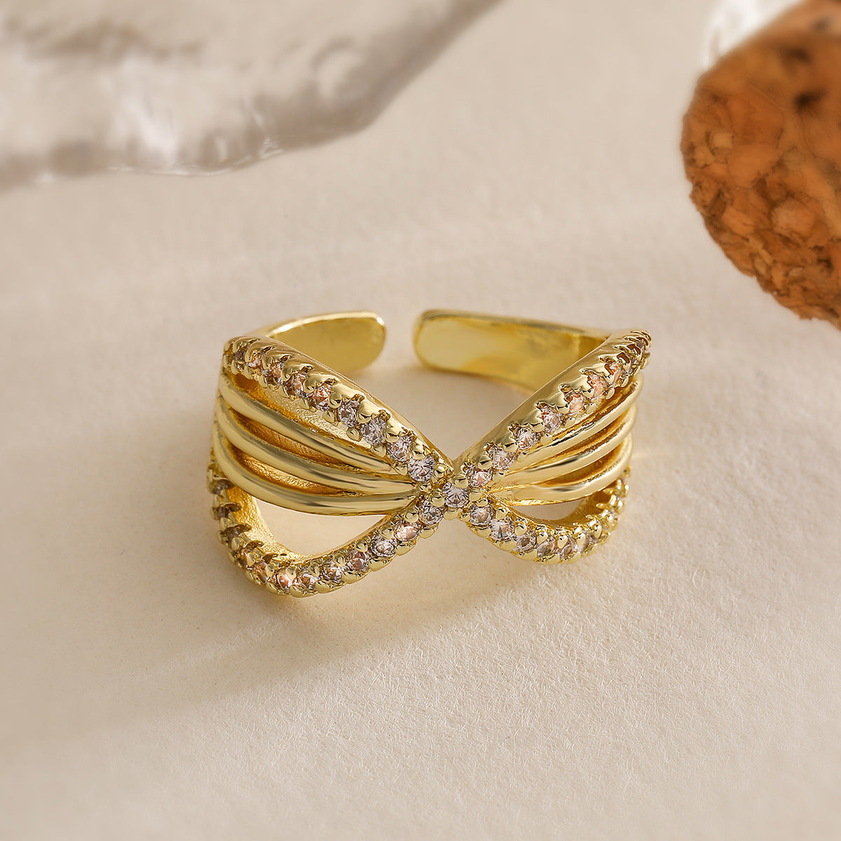 Anello aperto geometrico lussuoso minimalista da donna in ottone placcato oro vero con intarsio di zirconi
