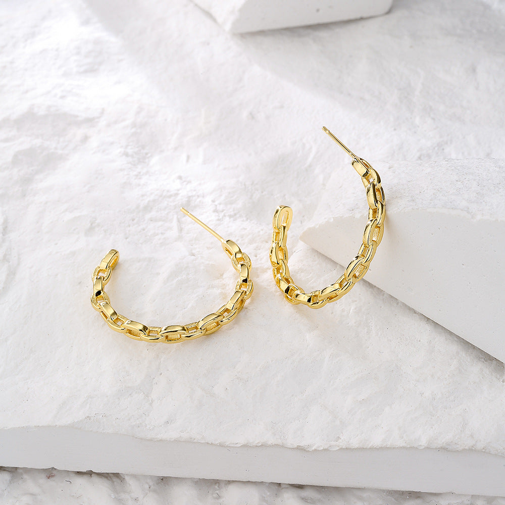 Orecchini a cerchio a forma di cuore geometrici minimalistici a C da donna in ottone con placcatura in oro 18 carati e intarsio di zirconi cubici