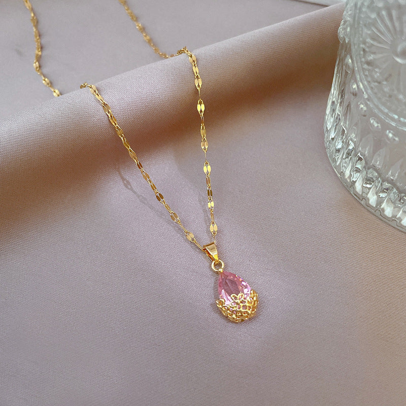 Collana con ciondolo a goccia geometrico minimalista da donna in acciaio al titanio con strass intarsiati stile bohémien