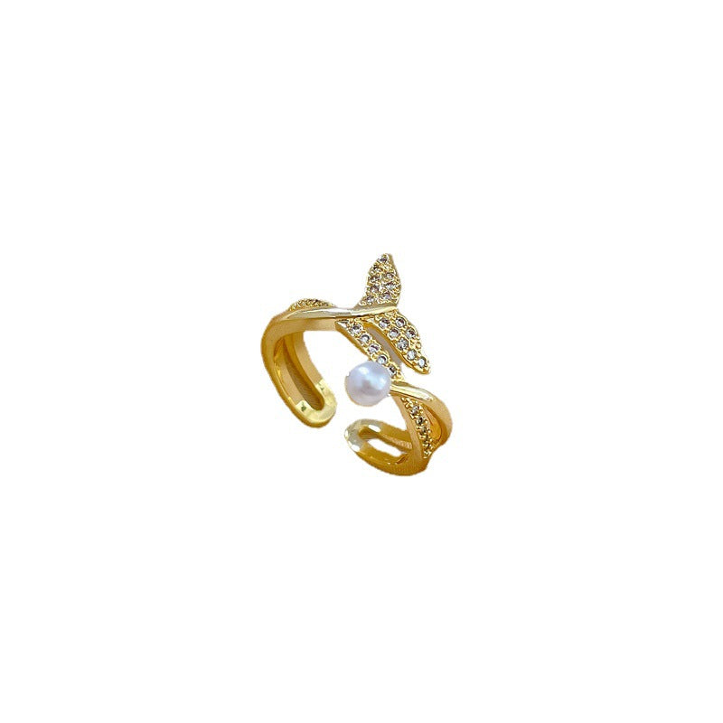 Anello minimale in ottone placcato oro con tono freddo, a forma di corona e perla micro-pavé, da donna