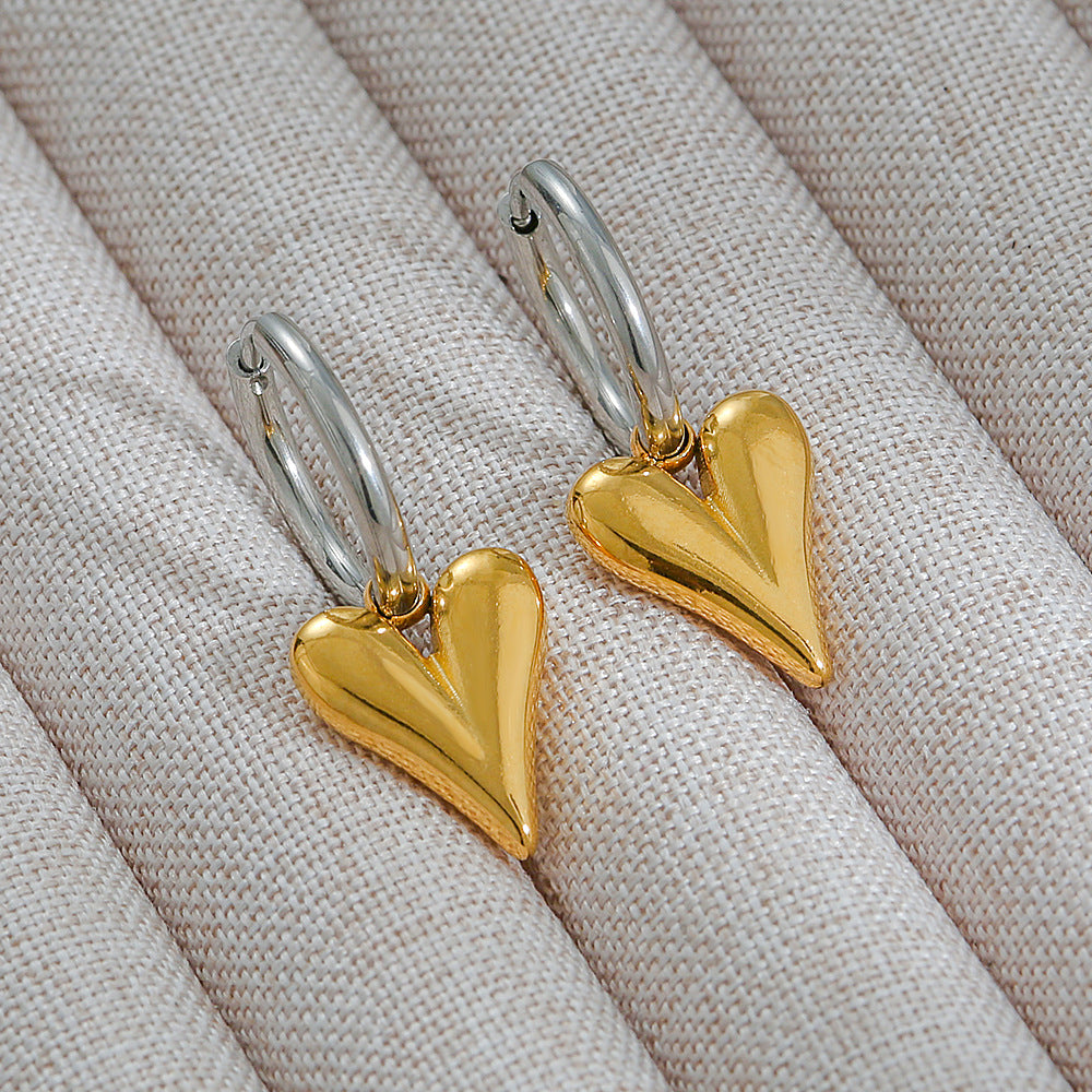 Pendientes minimalistas de corazón de acero inoxidable y titanio de contraste con baño de oro, acabado pulido, accesorio de moda versátil para mujer