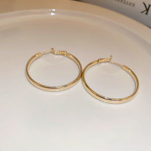 Orecchini a cerchio geometrici rotondi minimalisti da donna con base in rame placcato oro e perni in argento sterling 925, gioielli eleganti di lusso adatti all'ufficio