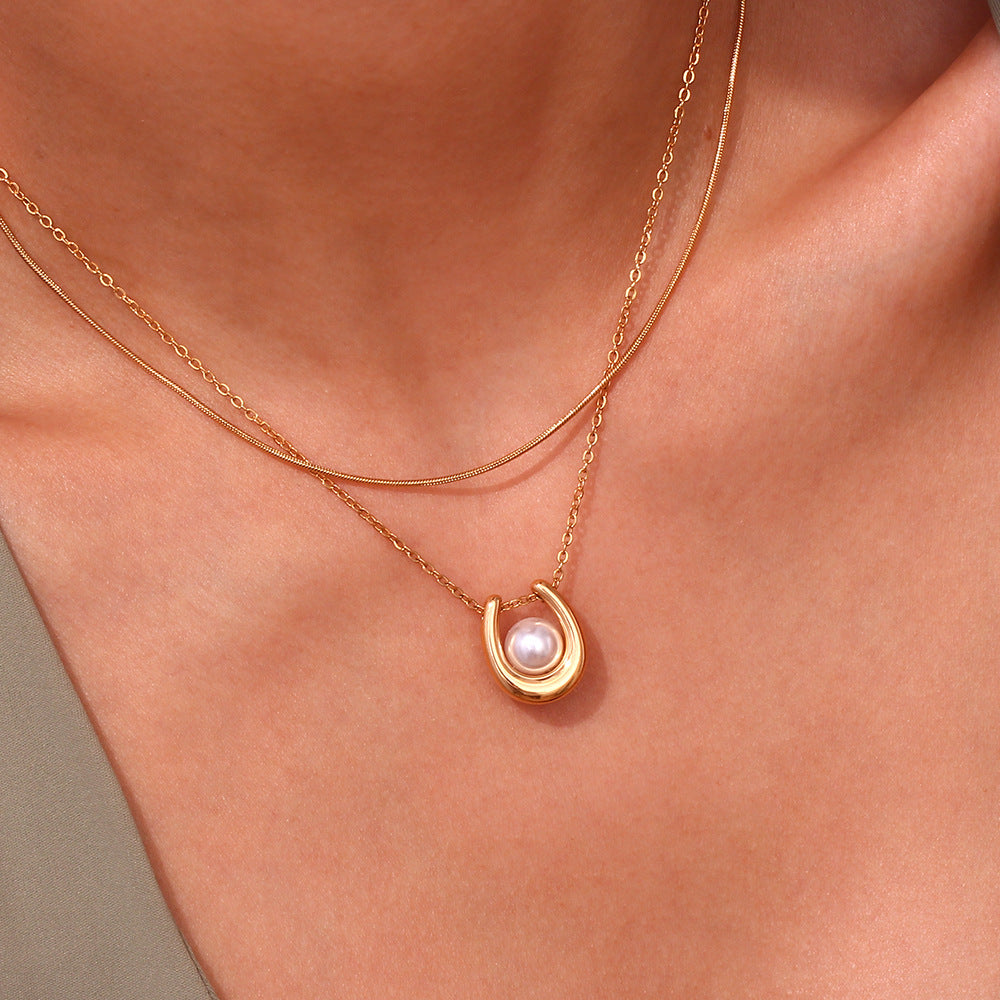 Fashionable Geometric U-Shaped Pendant Necklace for Women in Stainless Steel with 18K Gold Plating