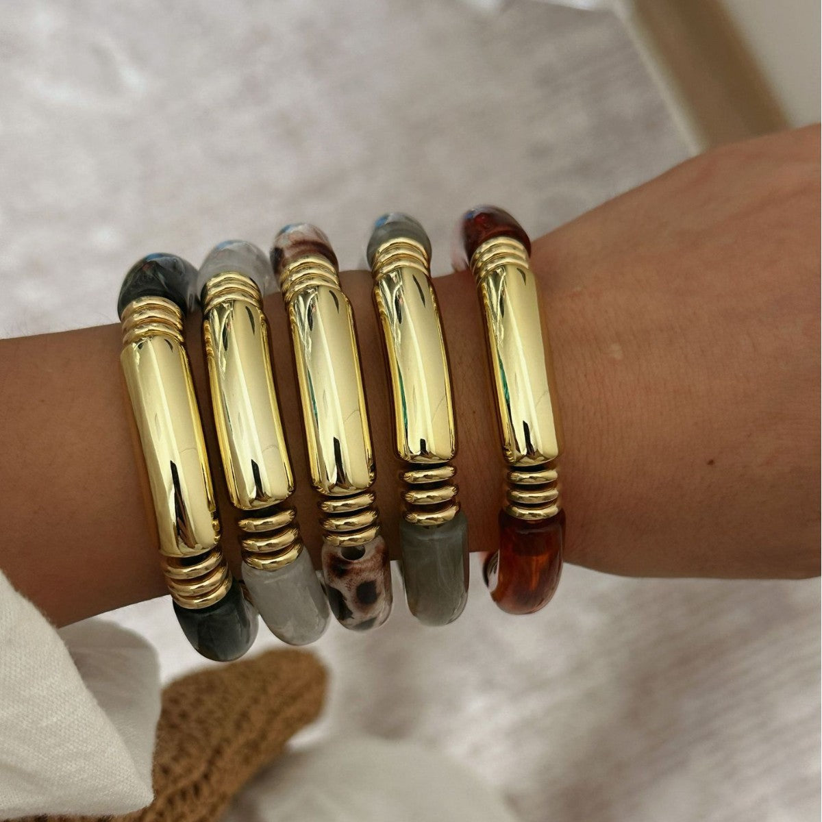 Bracciale tubolare curvo geometrico vintage placcato in acrilico